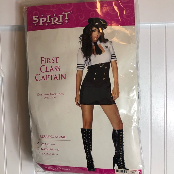First Class Captain Costume from Spirit - Picture 10 of 16
